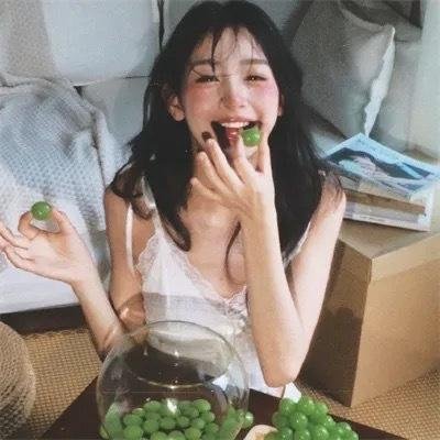 比基尼琼斯和爱的圣殿